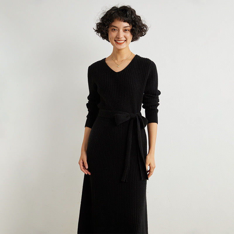 Black cashmere v-neckline midi sweater dress