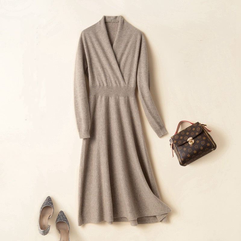 V-neckline cashmere waist dress