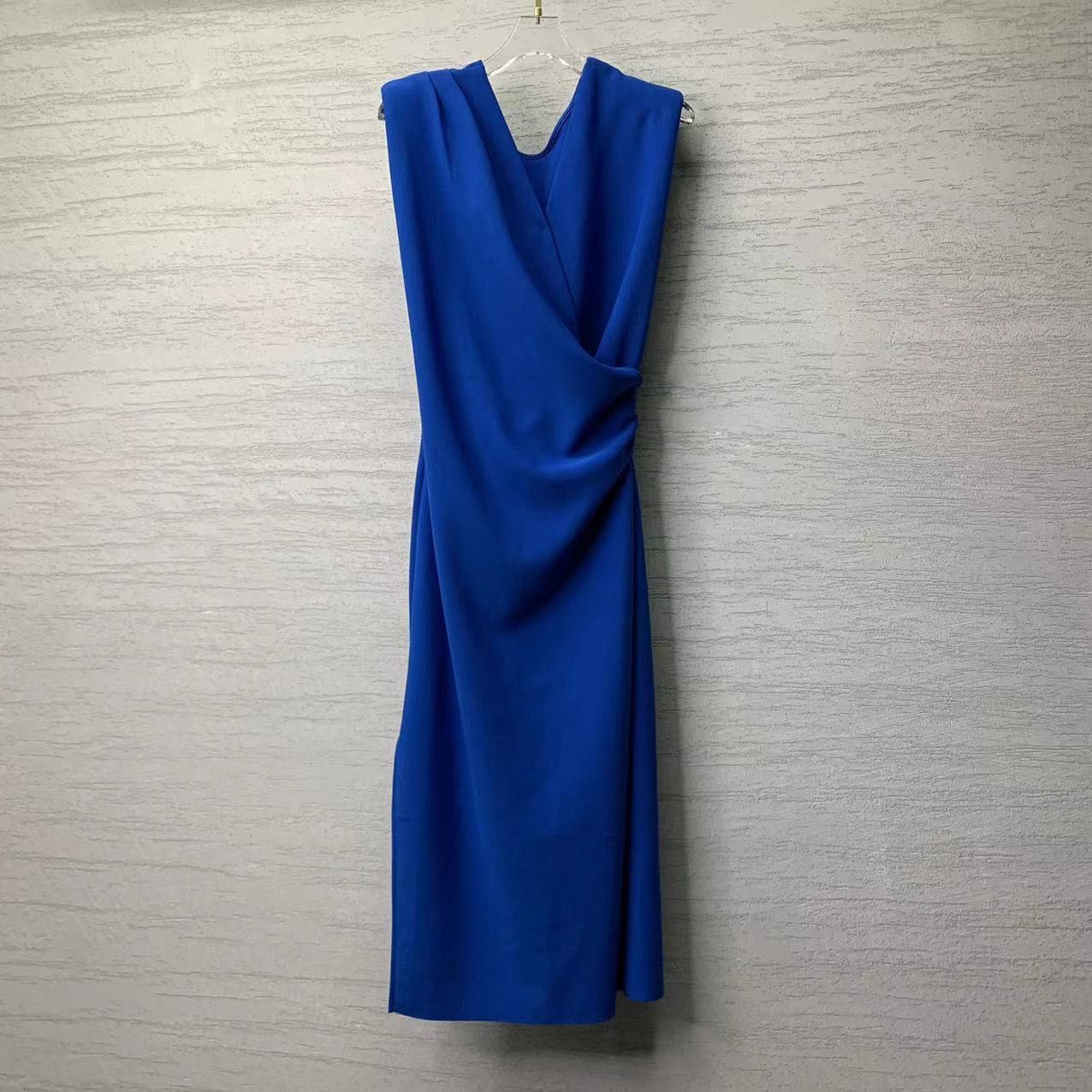 Fitted pencil dress wearable on two sides