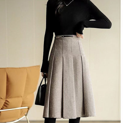 grey pleated skirt